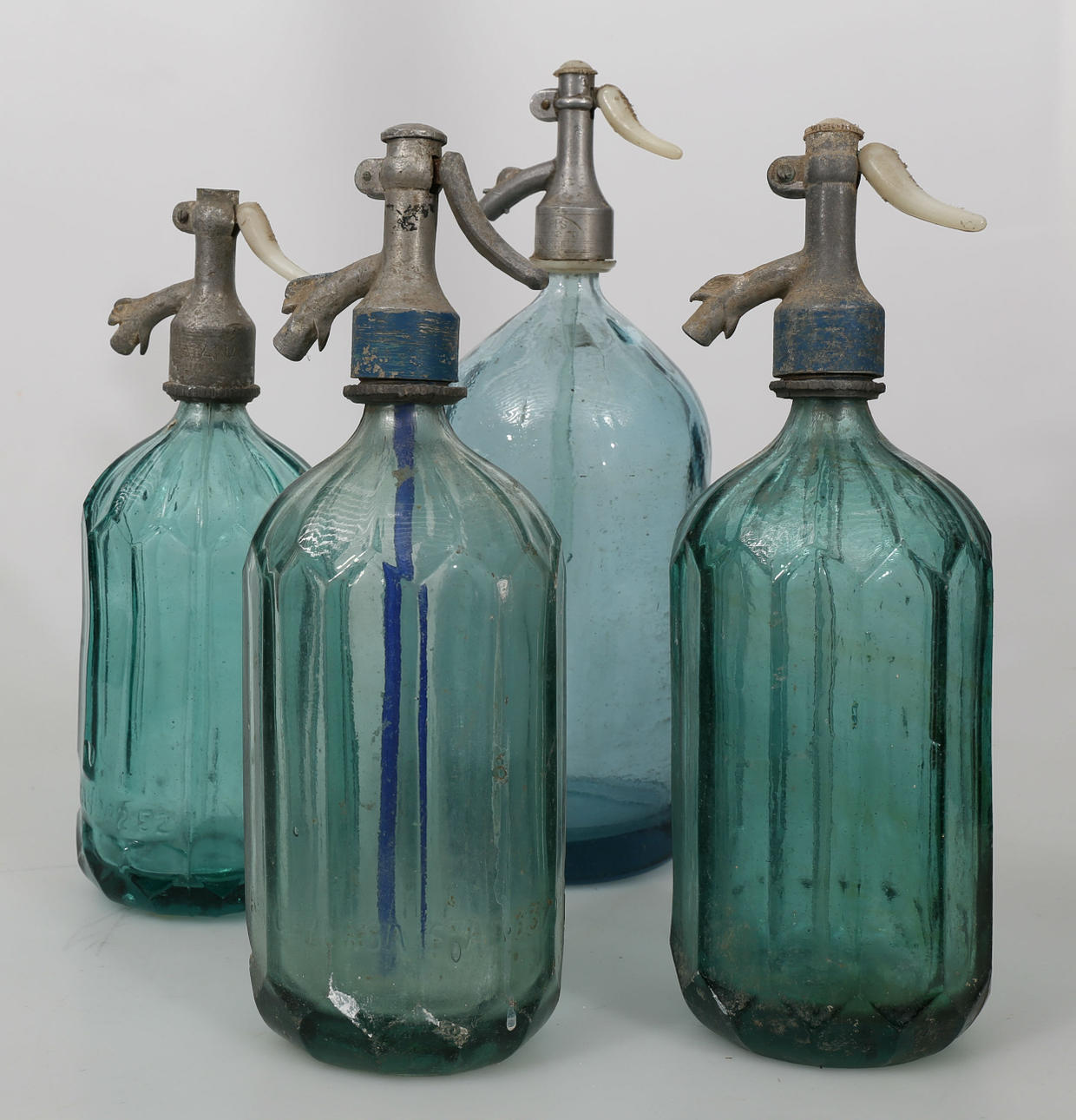 SIFONER, glas och aluminium, 4 stycken, 1900-talets första kvartal.