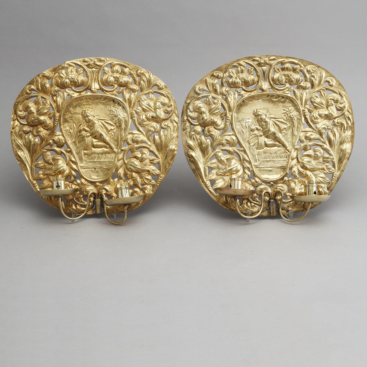 LJUSPLÅTAR, 1 par, barock, 1700-tal.