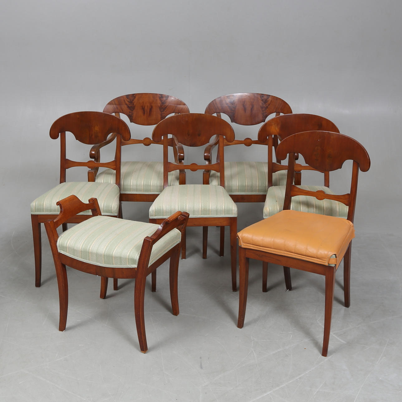 MÖBLER, 7 delar, Karl Johan-stil, 1900-tal.