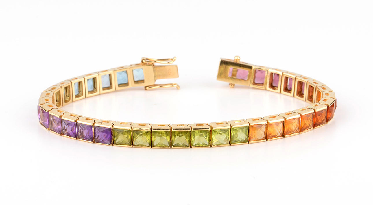 ARMBAND med ädelstenar, 750 guld, 23,96 gram.