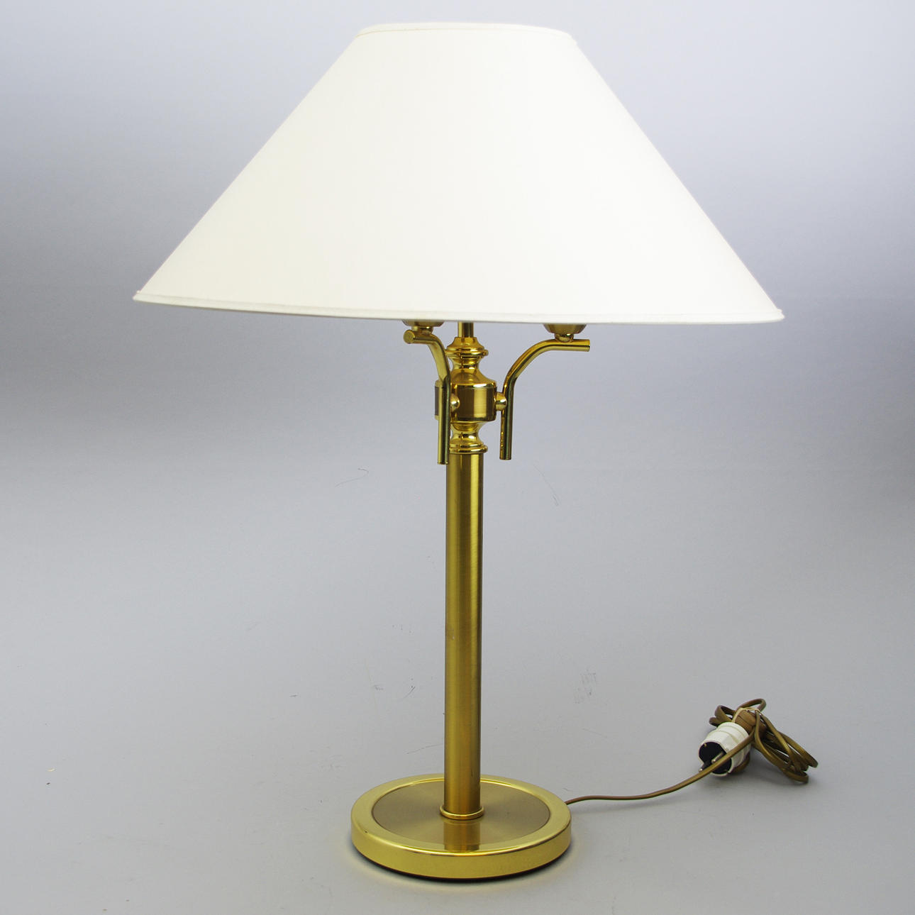 BORDSLAMPA, mässing, K.J. belysning, 2000-tal.