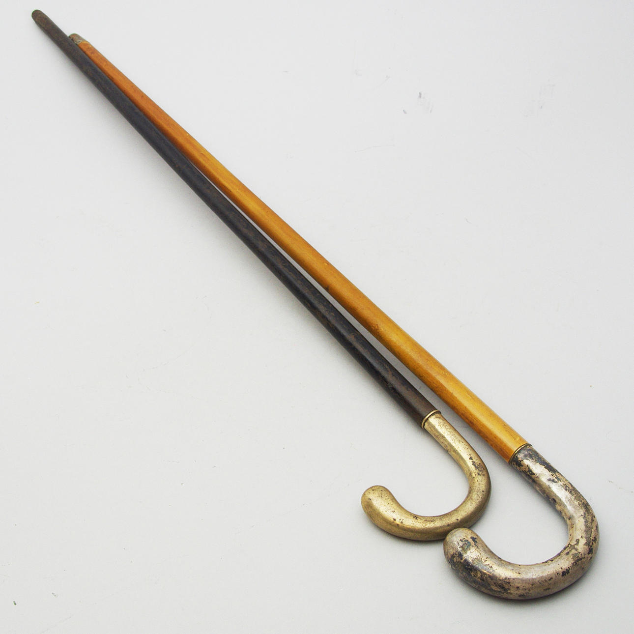 KÄPPAR, 2 stycken med silverkryckor.