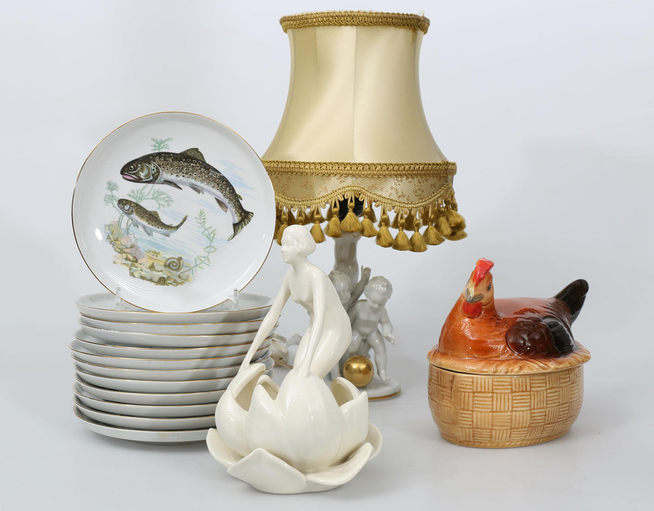 PRYDNADSFÖREMÅL, porslin, 15 delar, bland annat Colditz, 1900-tal.