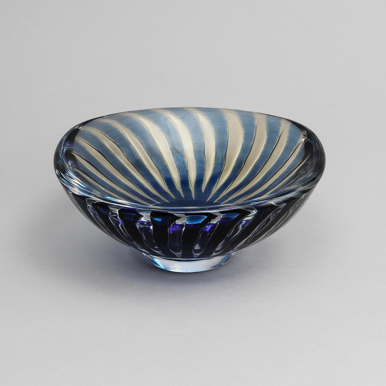 EDVIN ÖHRSTRÖM. Skål "Ariel", Orrefors 1952. Signerad med nr 1711 E.