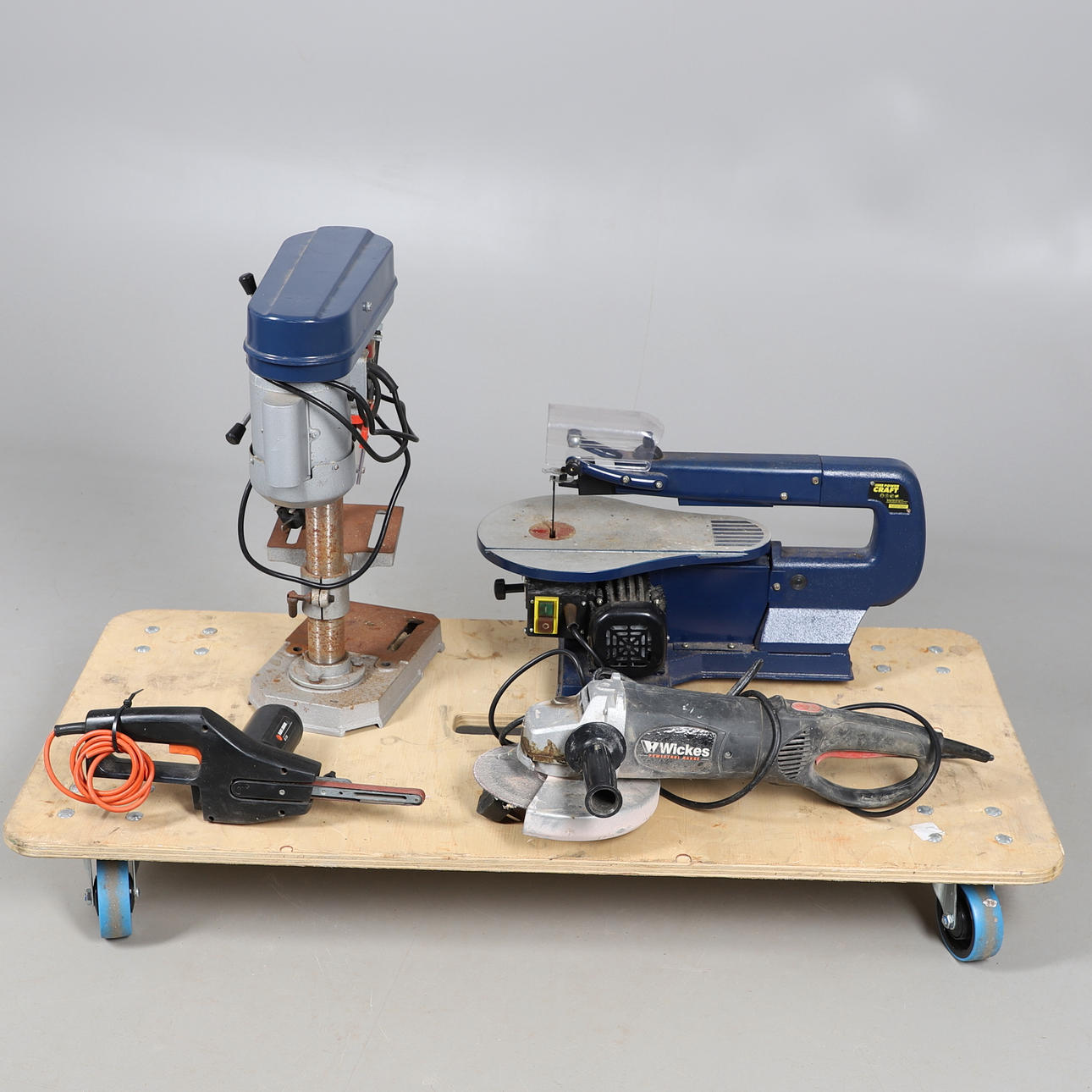 A COLLECTION OF FOUR MODERN TOOLS.