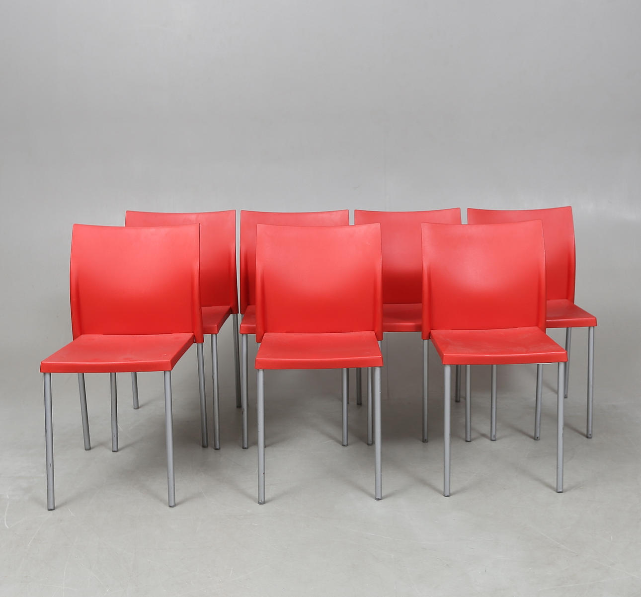 Et sæt på 7 stole, plast, „Bikini“.