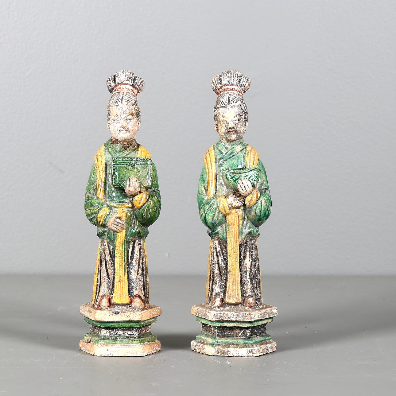 TERRACOTTAFIGURER, 2 st, sen Ming dynasti, 15/1600-tal, Kina.