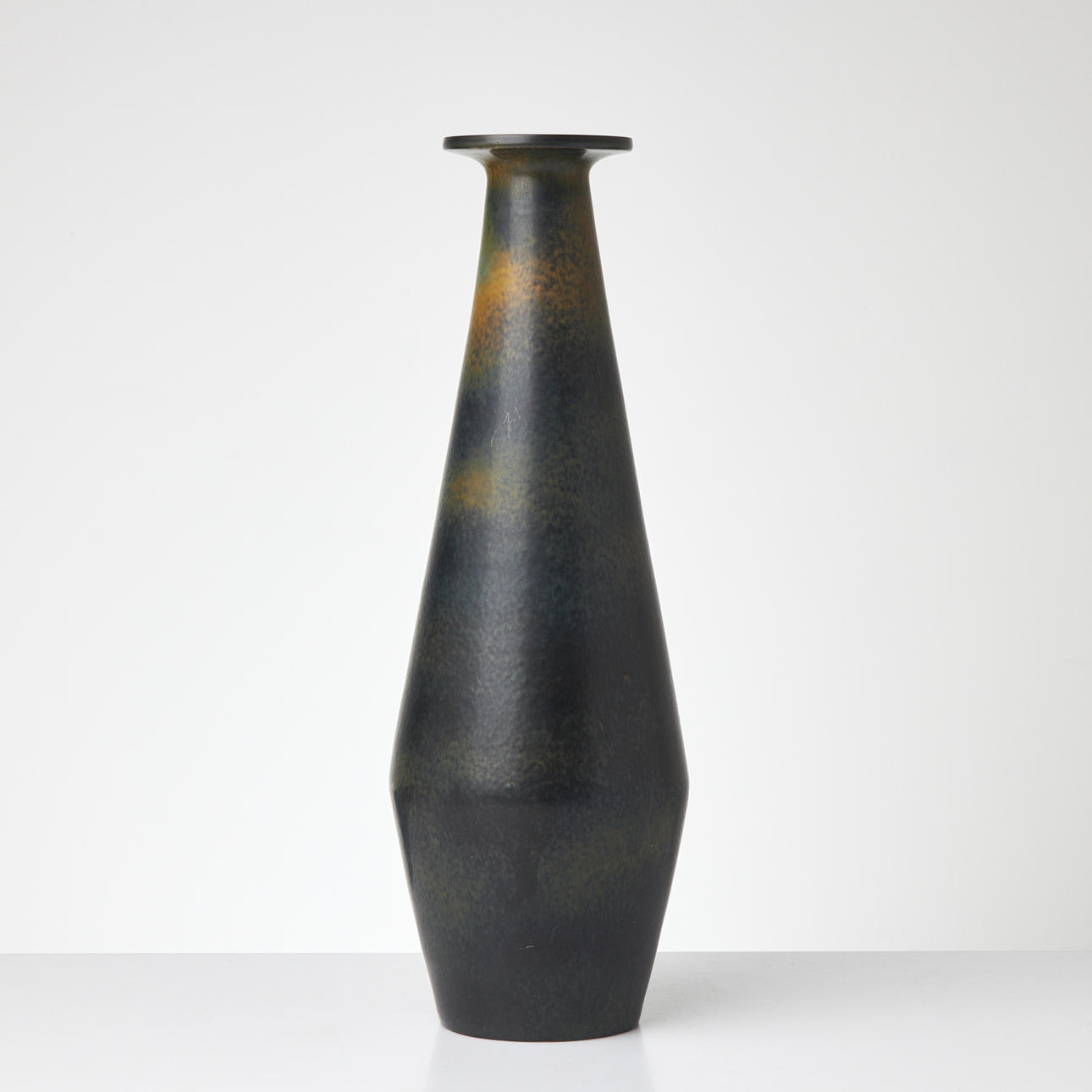 GUNNAR NYLUND. golvvas, glaserat stengods, Rörstrand.