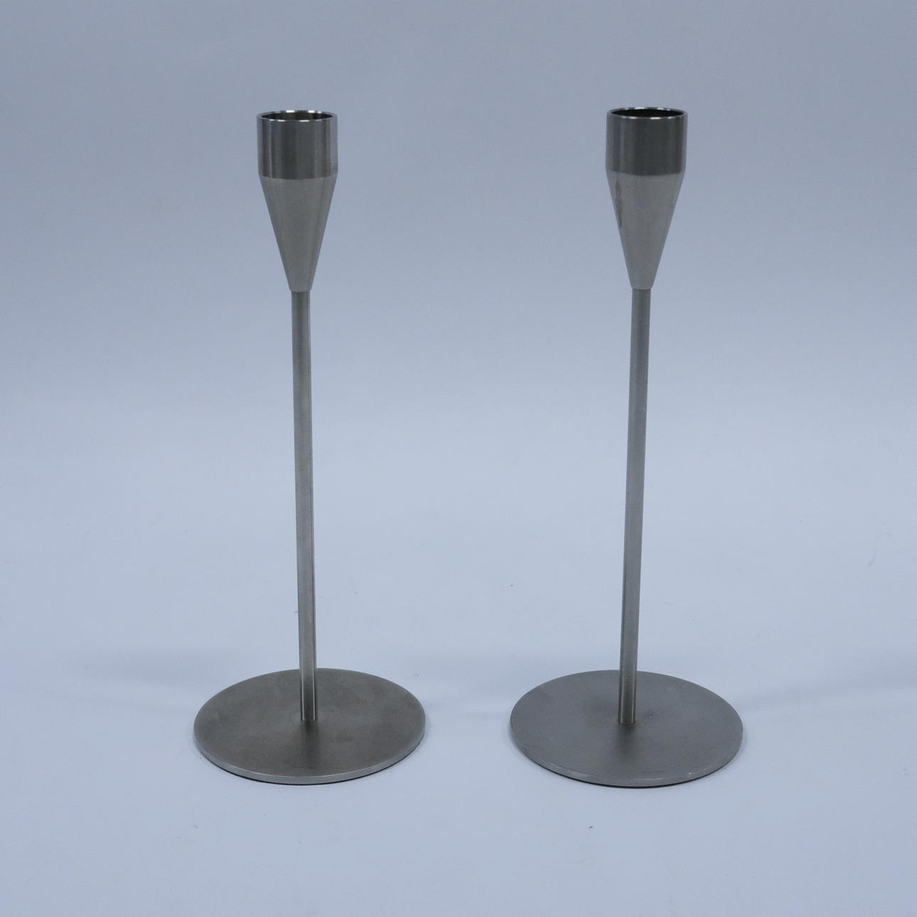 PIET HEIN. KERZENSTÄNDER, EIN PAAR, „VENUS“.