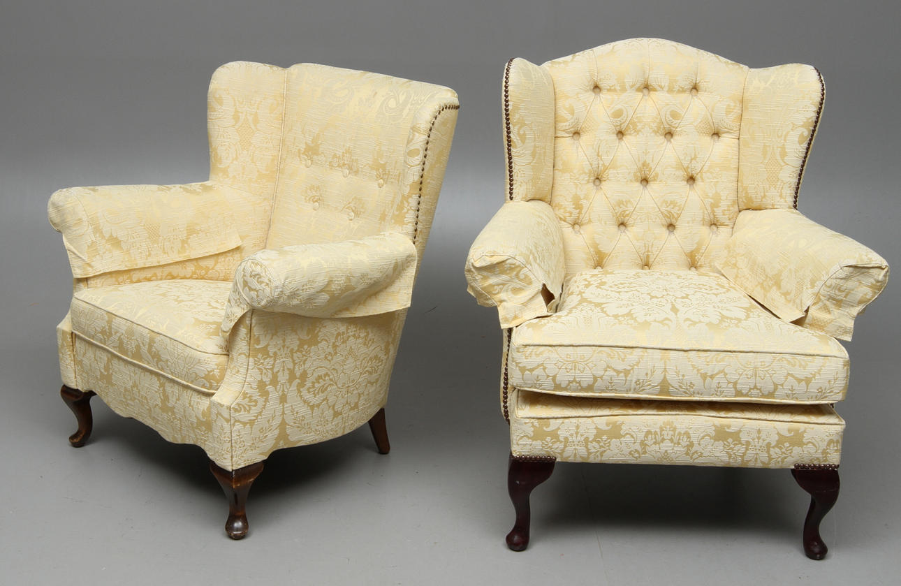 ÖRONLAPPSFÅTÖLJER, 2 st, 1900-tal.