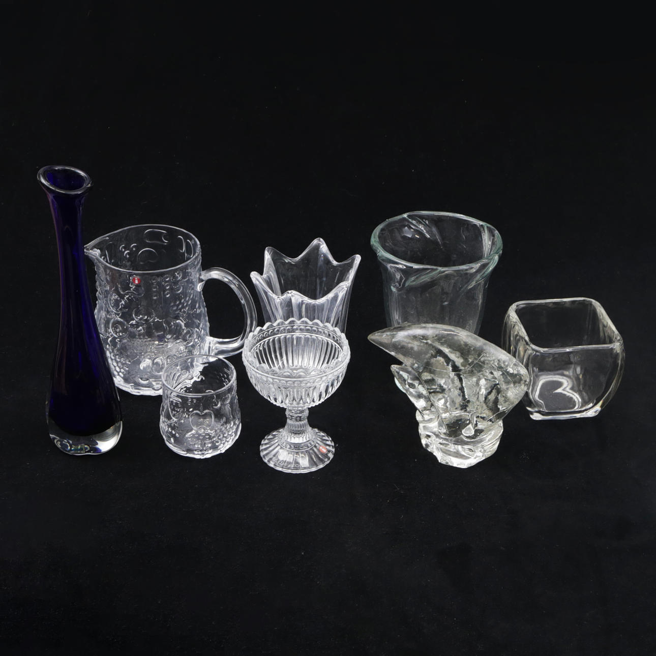 Ein Set von 8 Glasobjekten, darunter Iittala und Orrefors.
