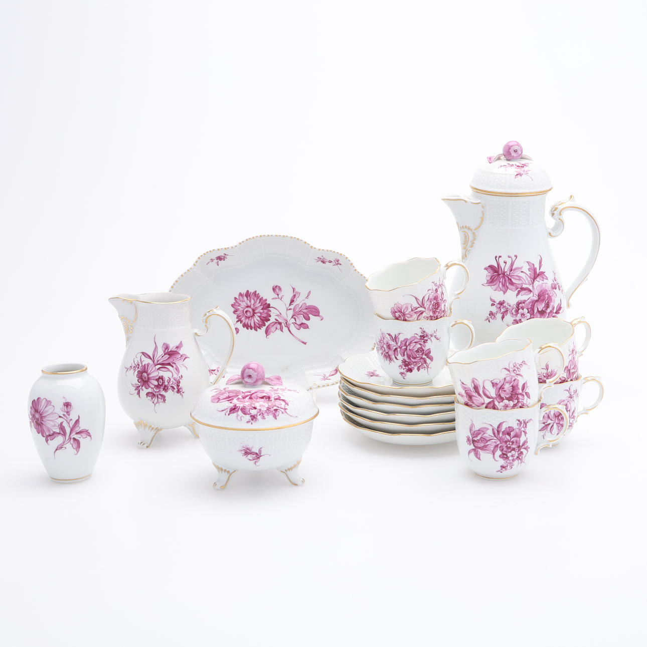 MOCCA TABLEWARE, LUDWIGSBURG, 20TH CENTURY.