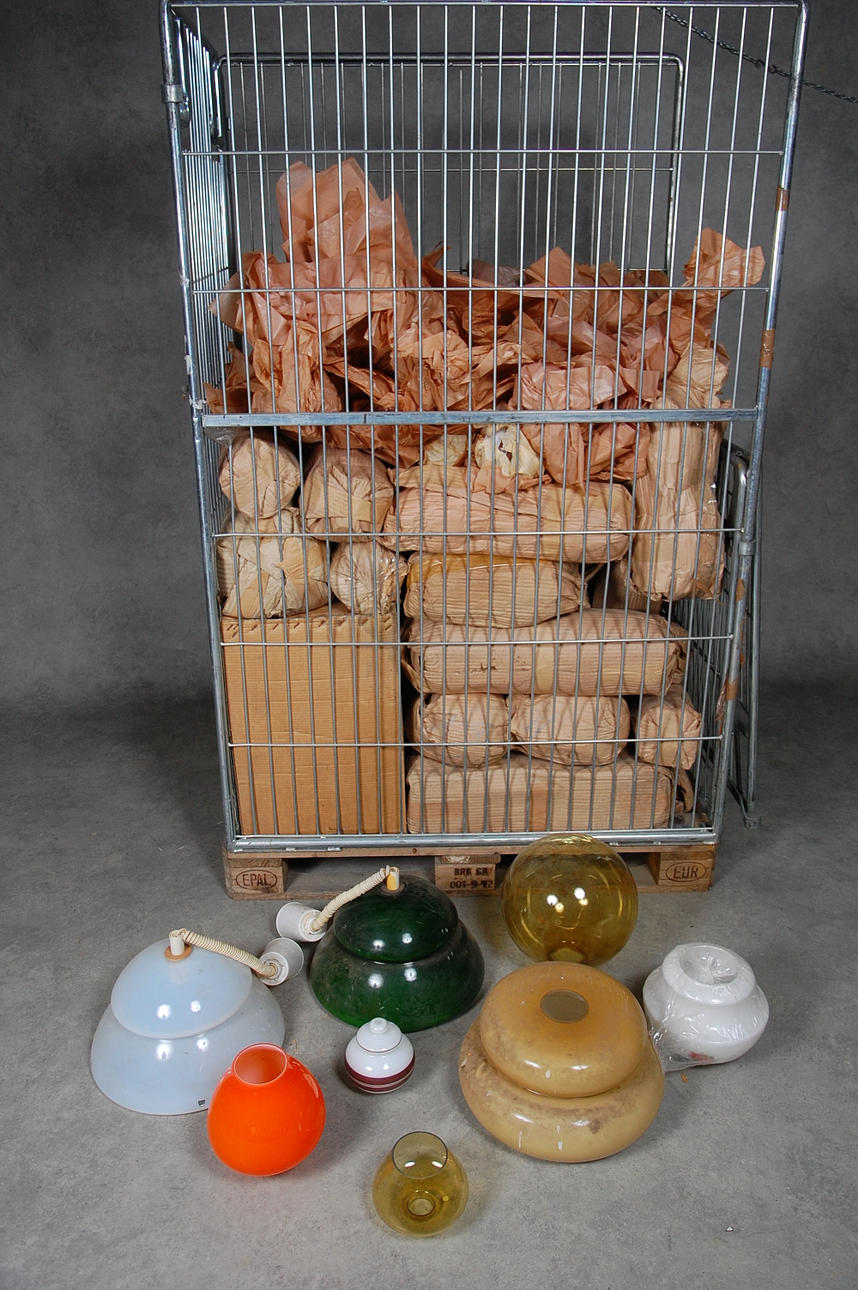 LAMPKUPOR, glas, ca 50 st + 1960-70-tal, nya från Orrefors, Flygfors, några design Carl Fagerlund mm allt från nedlagt glasbruk.