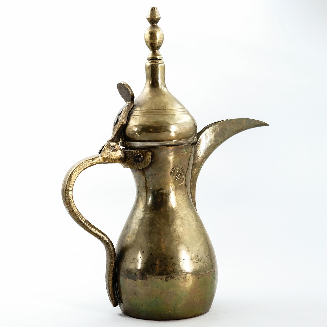 CAFETERA «DALLAH» ÁRABE DEL SIGLO XX.