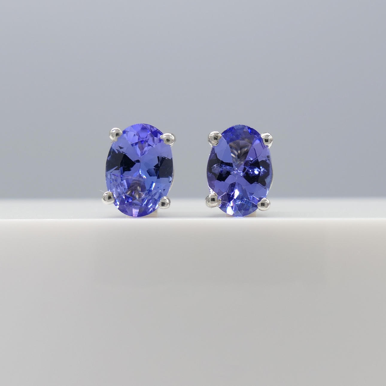 TANZANITE ÄDELSTEN silverörhängen.