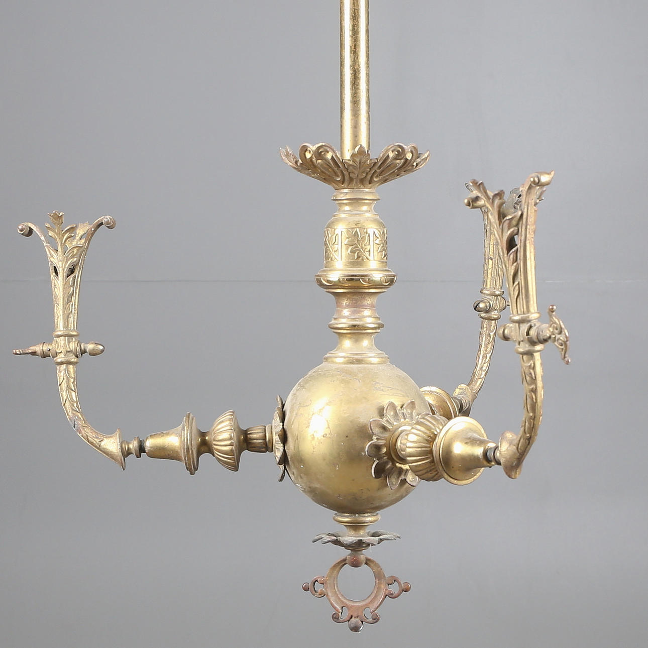 GASKRONA, mässing, totalhöjd ca 143 cm, 1800-talets andra hälft.