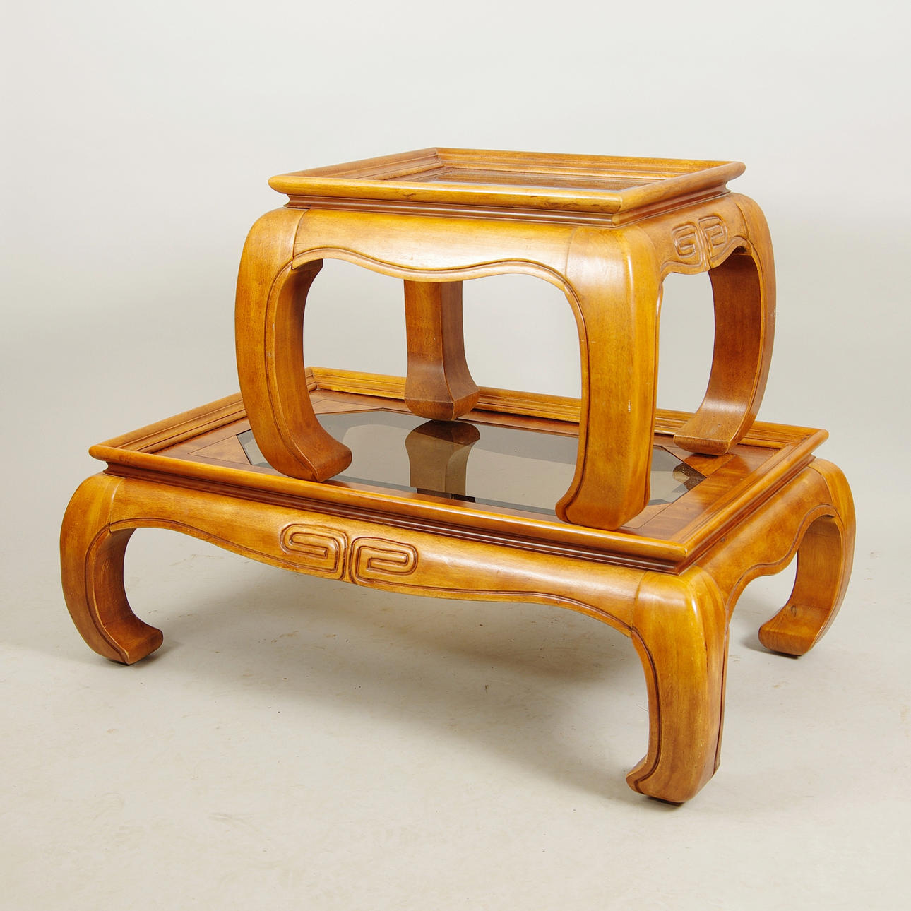 SOFFBORD SAMT LAMPBORD, snidat trä med tonade glasskivor.