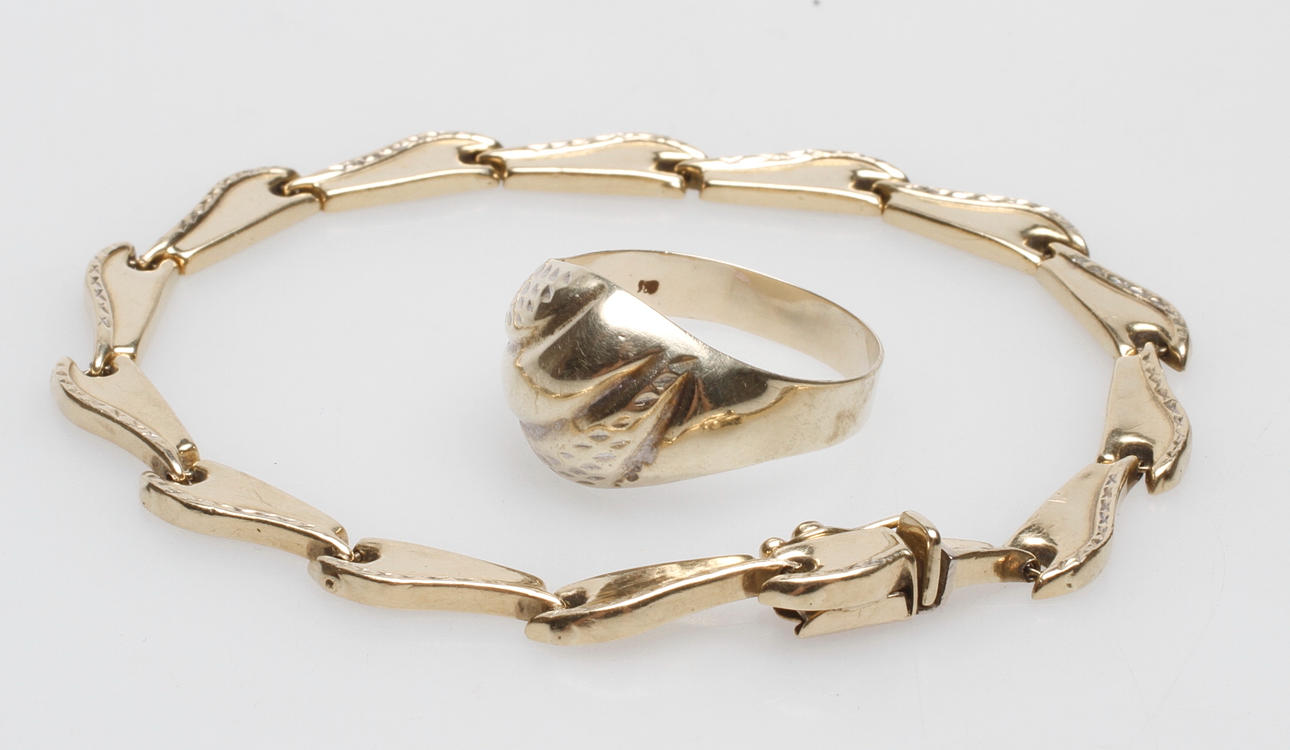 ARMBAND samt RING, 14k guld, vikt ca 9,6 gr.