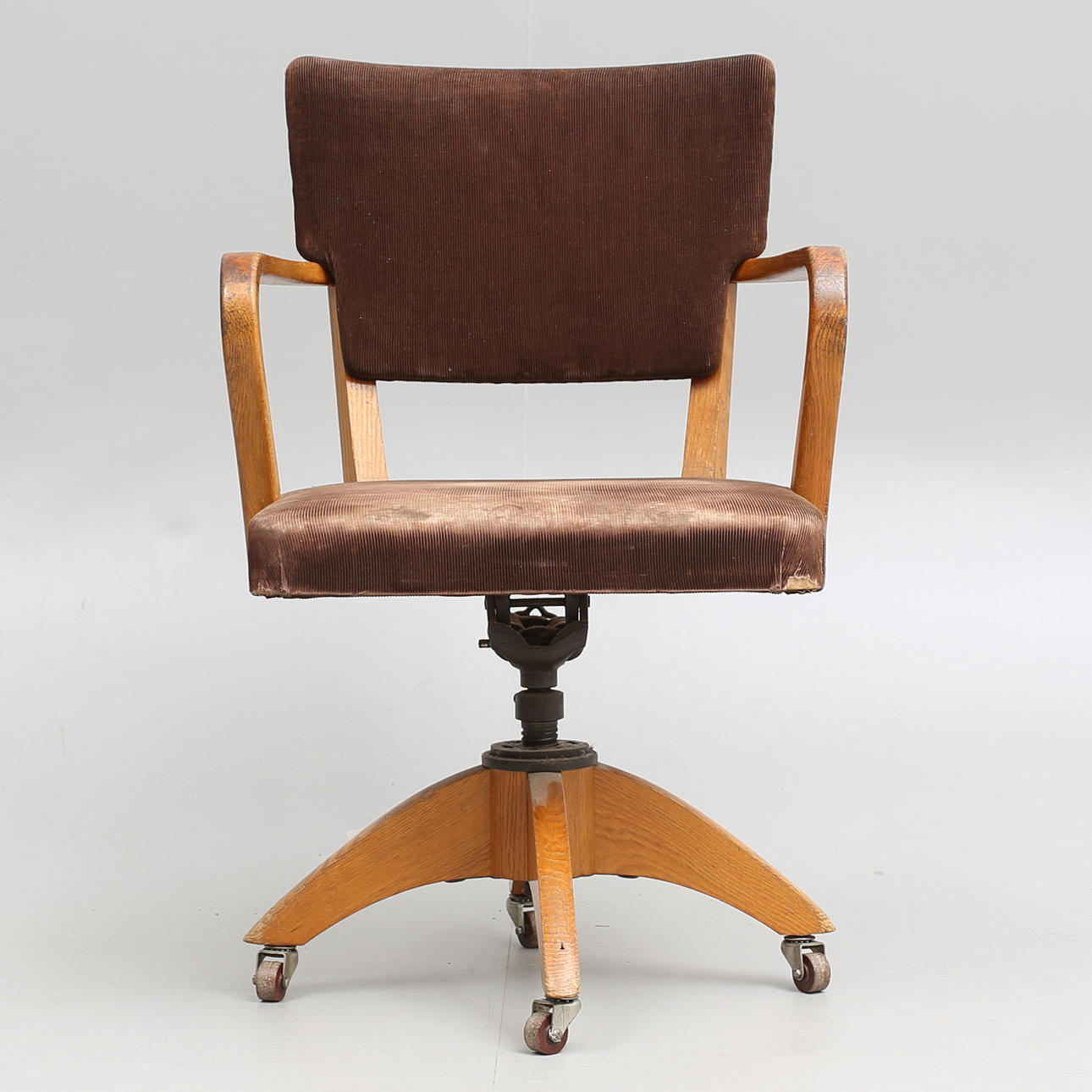 KONTORSSTOL, Åtvidaberg, på hjul, 1900-talets mitt.