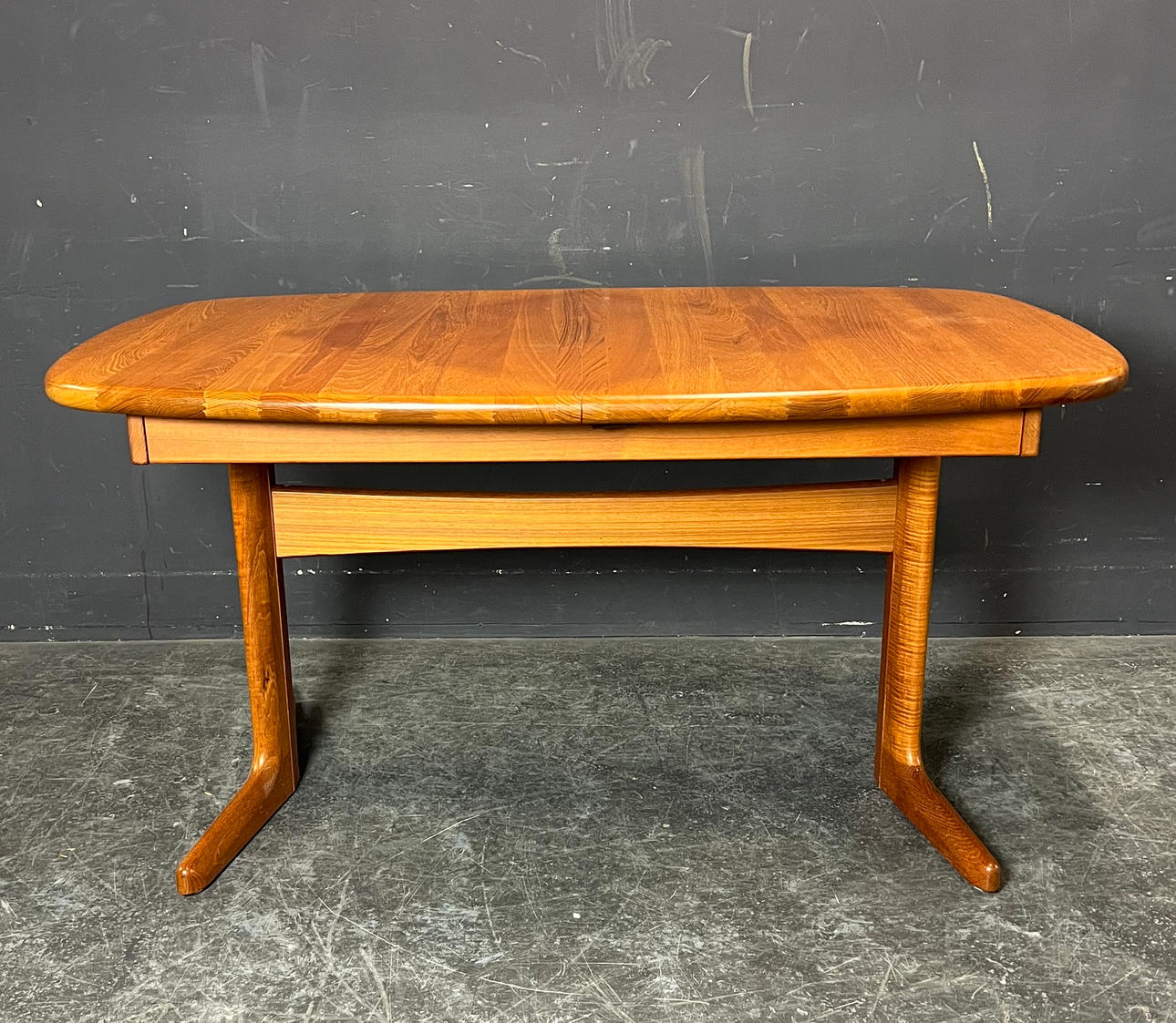 MESA DE COMEDOR EXTENSIBLE JUUL KRISTENSEN.