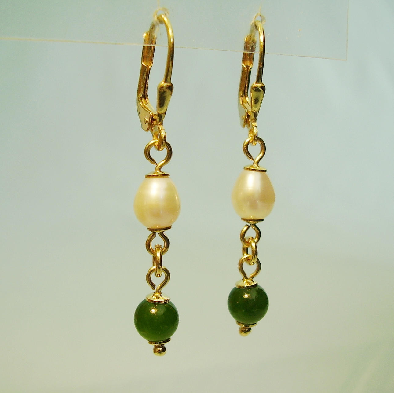 JADE ÖRHÄNGEN MED VITA PÄRLOR silver 925 förgyll.