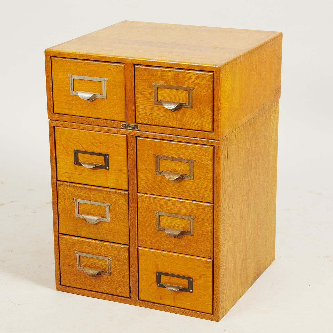 ARKIVSKÅP, ek, 2-delat, tidigt 1900-tal.