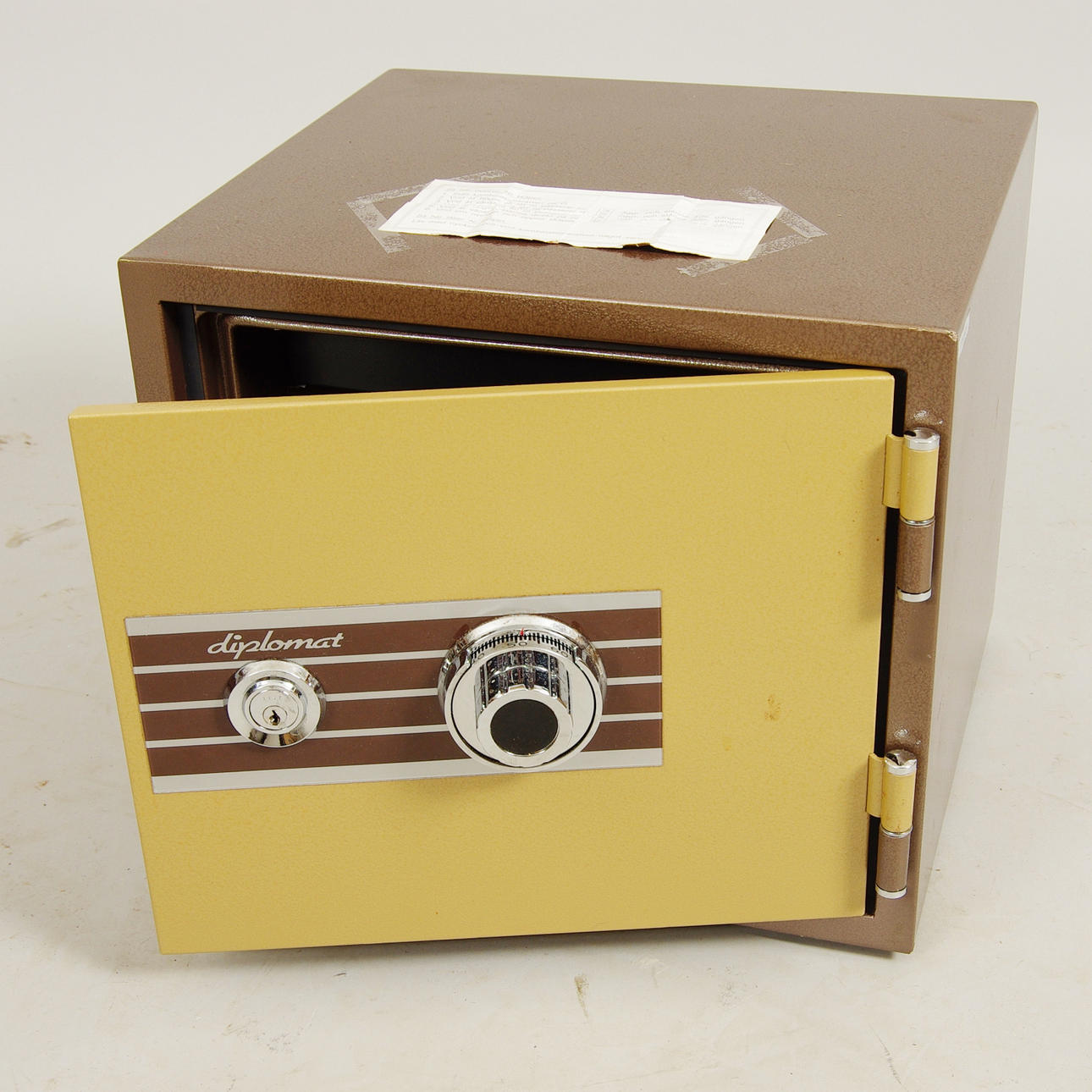 VÄRDESKÅP, Diplomat.