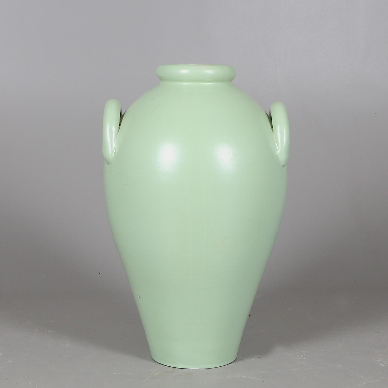 GOLVVAS, keramik, Vicke Lindstrand, Upsala-Ekeby, signerad V.L, 1900-talets andra fjärdedel.