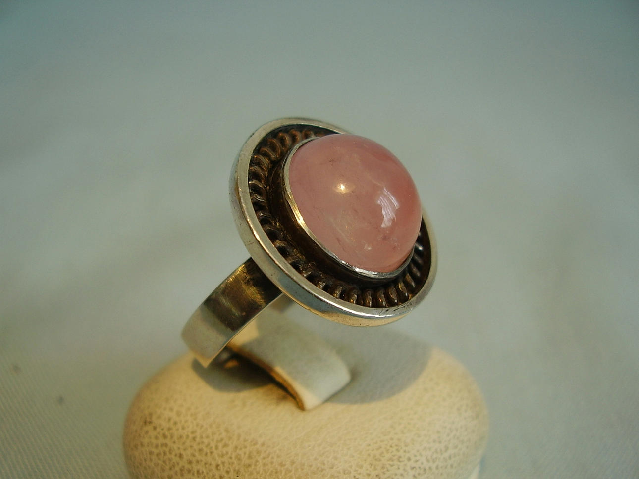 GEORG KRAMER. Designring med rosenkvarts, 835 silver.