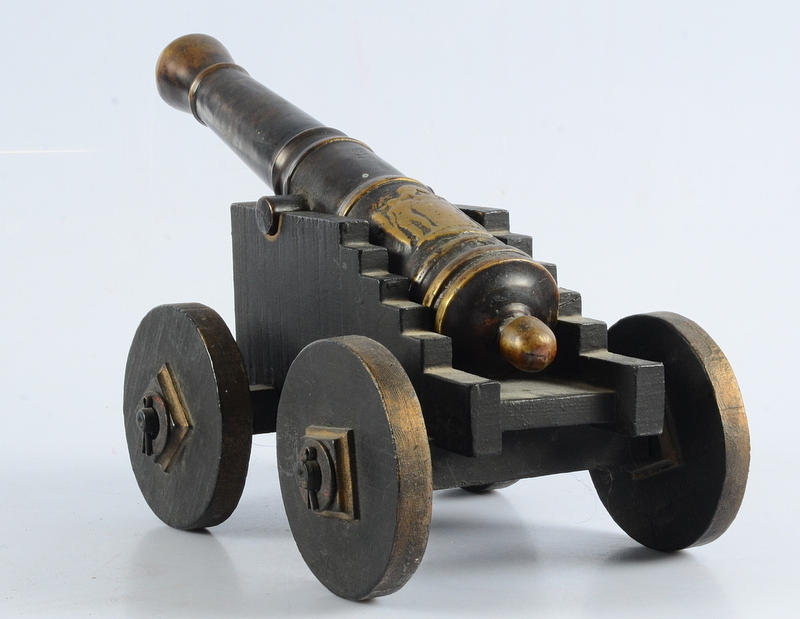 TABLE CANNON, bronze, 20th century.
