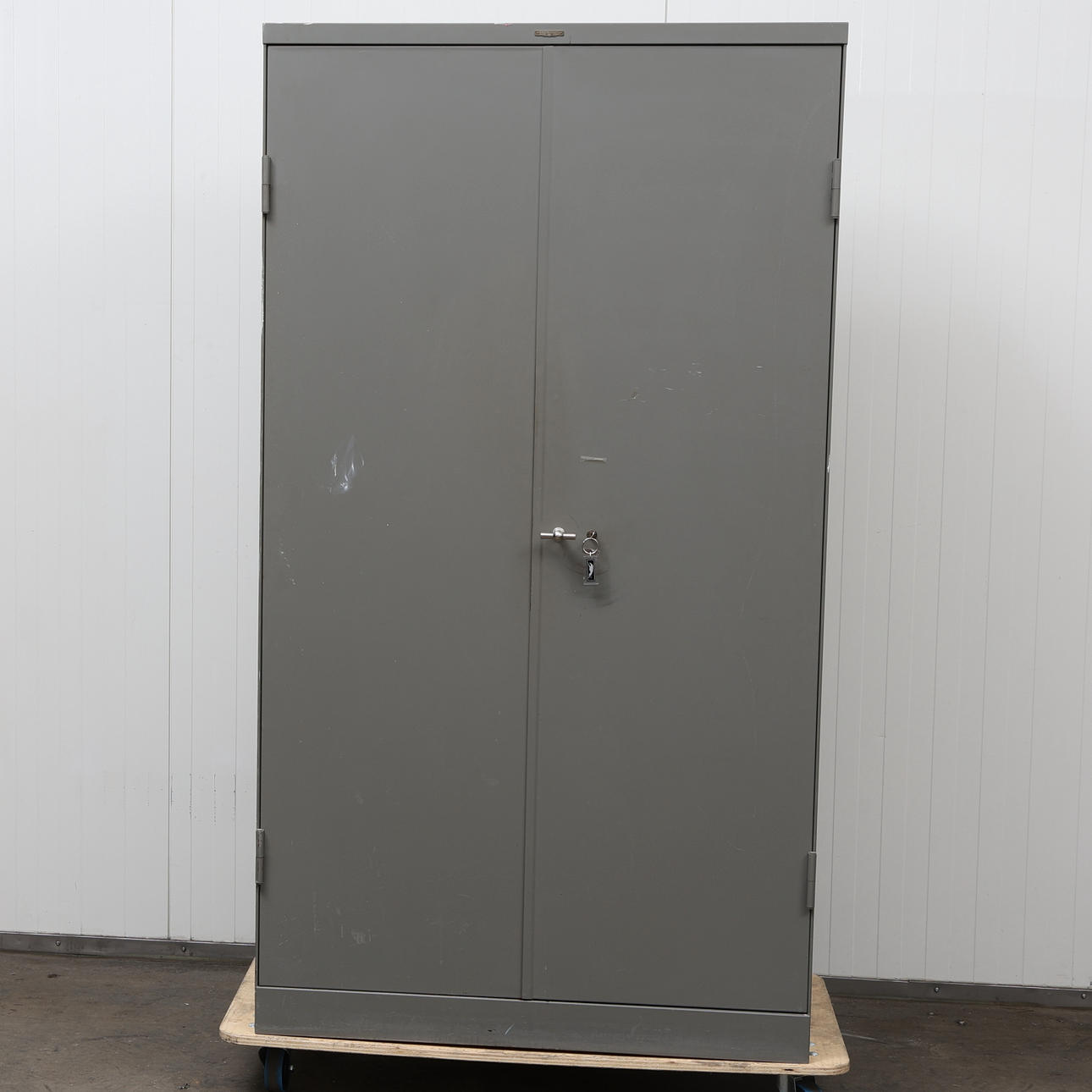 ROSENGRENS METALLSCHRANK, mit Schloss.