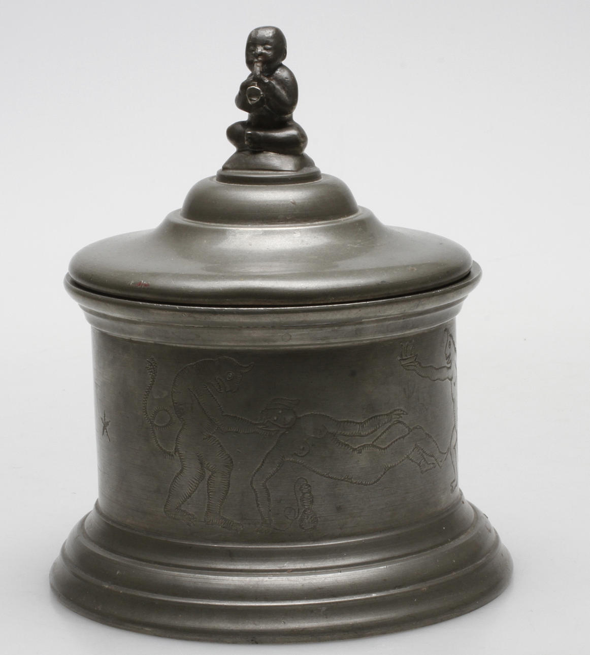 ASTRI BERGMAN-TAUBE. TOBAKSBURK, tenn, Astri Bergman-Taube, Herman Bergman, signerad, Stockholm, 1928.