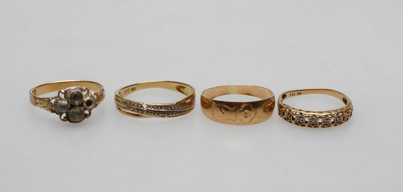RINGAR, 4 st, 18k guld, vikt ca 7,9 gr.