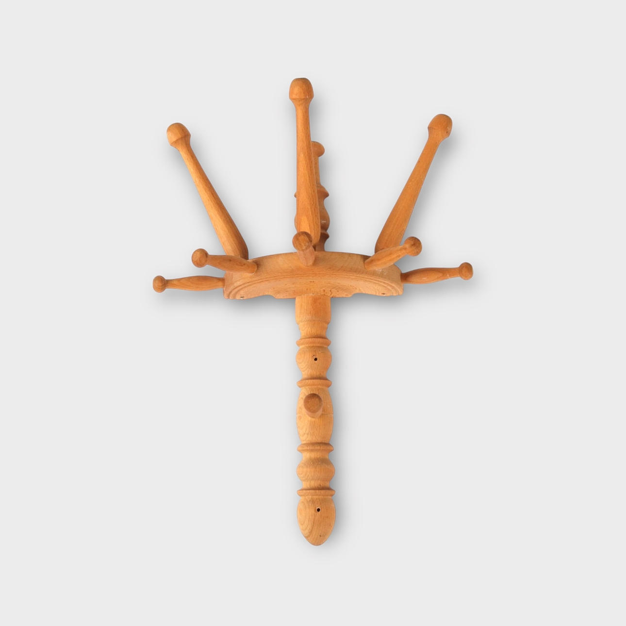 VÄGGKLÄDHÄNGARE, ek, 1900-tal.