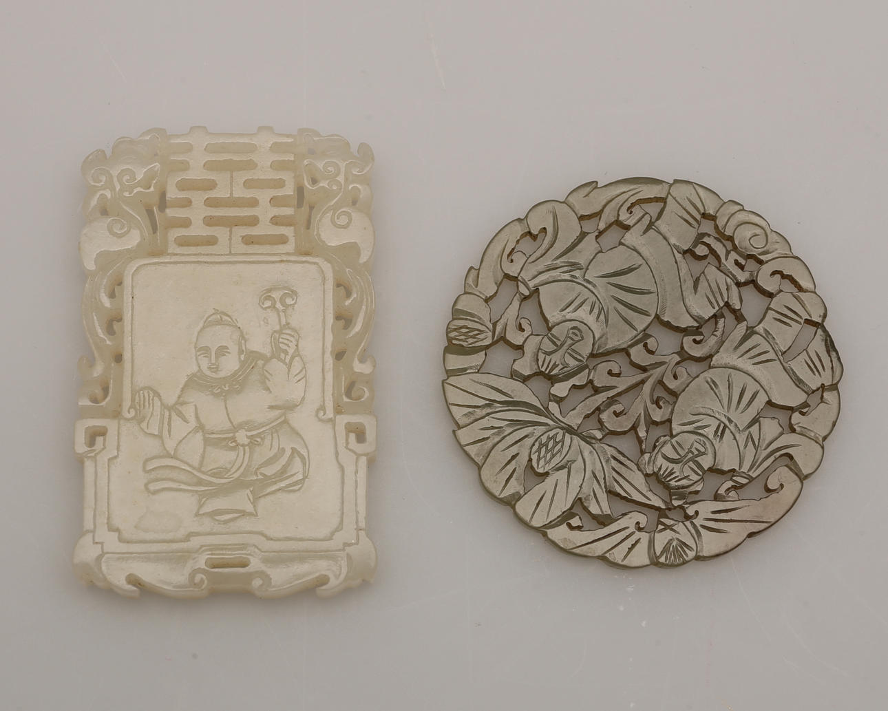 AMULETTER, 2 st, Nefrit, Kina.