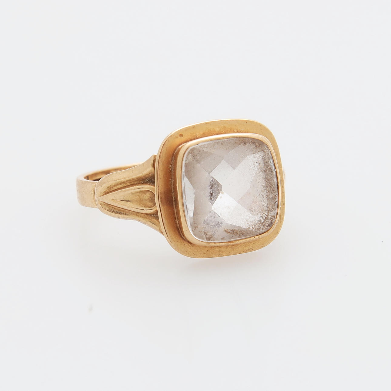 RING, guld, 18k, med vit sten, vikt 3,15 gram.