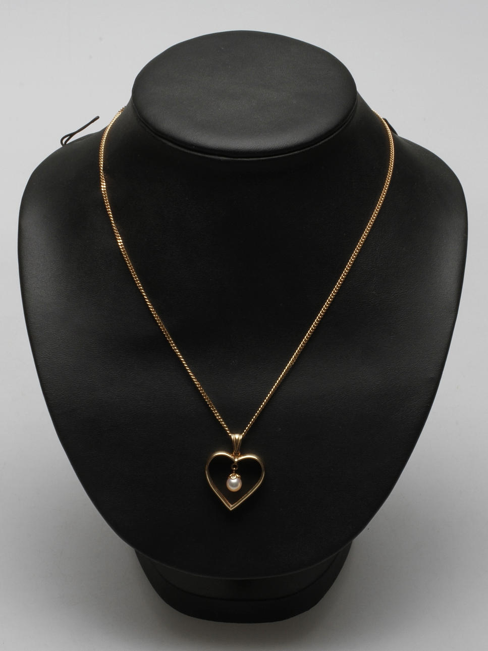 HALSKEDJA SAMT HÄNGE, 18k guld, vikt ca 15,5 gr.