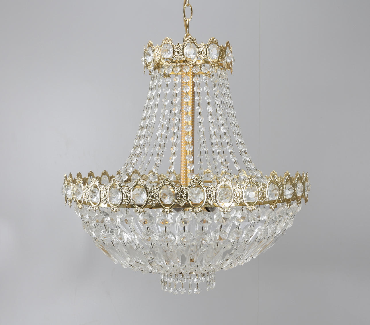 KRISTALLKRONA, mässing, 8 ljuspunkter, 1900-tal.