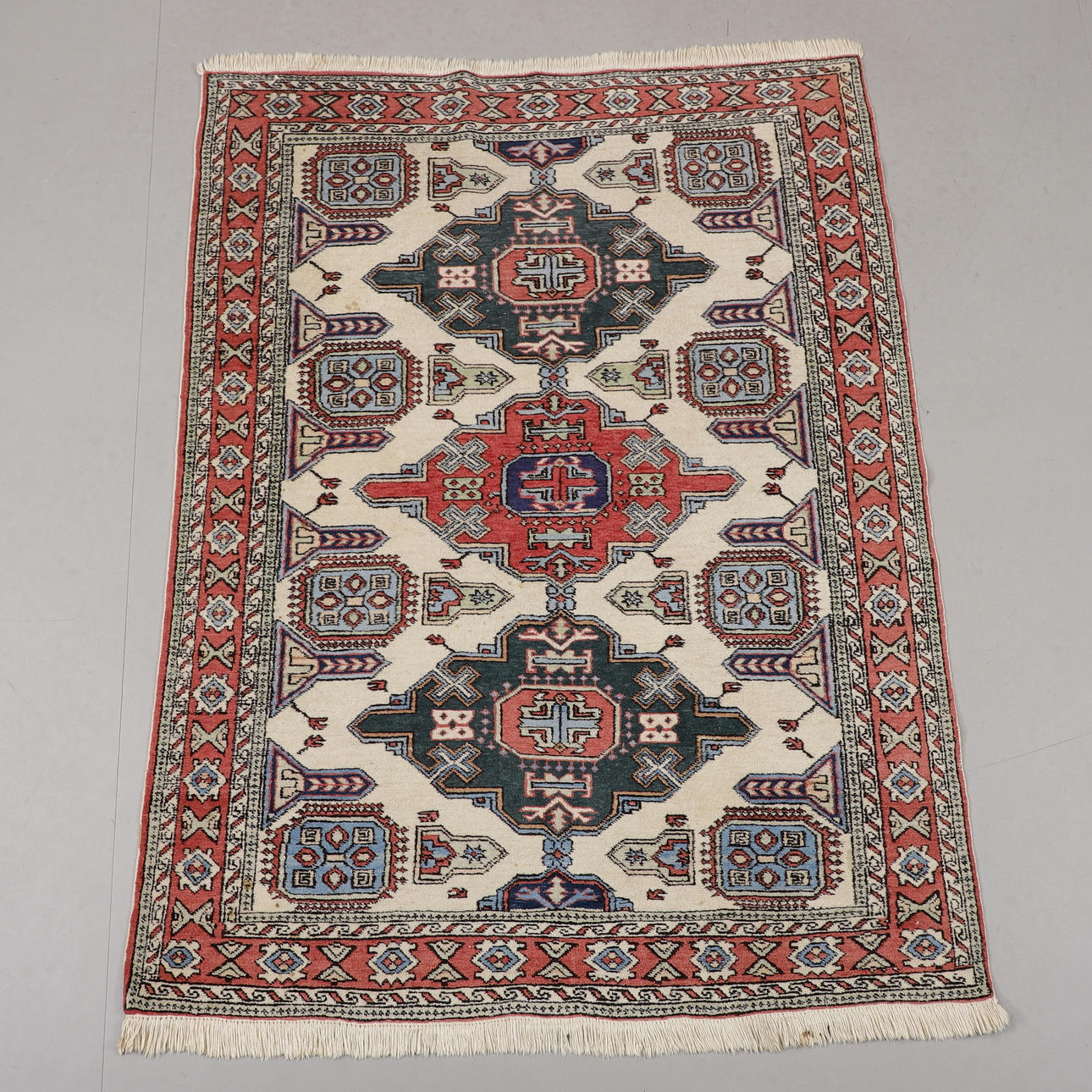 MATTA, Ardebil, persisk, mått 140 x 188 cm.