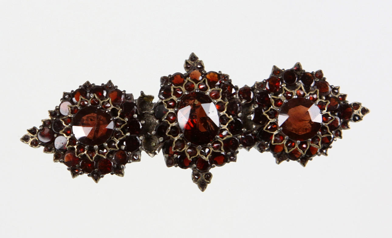 BROSCH, granat, Böhmen omkring 1880.