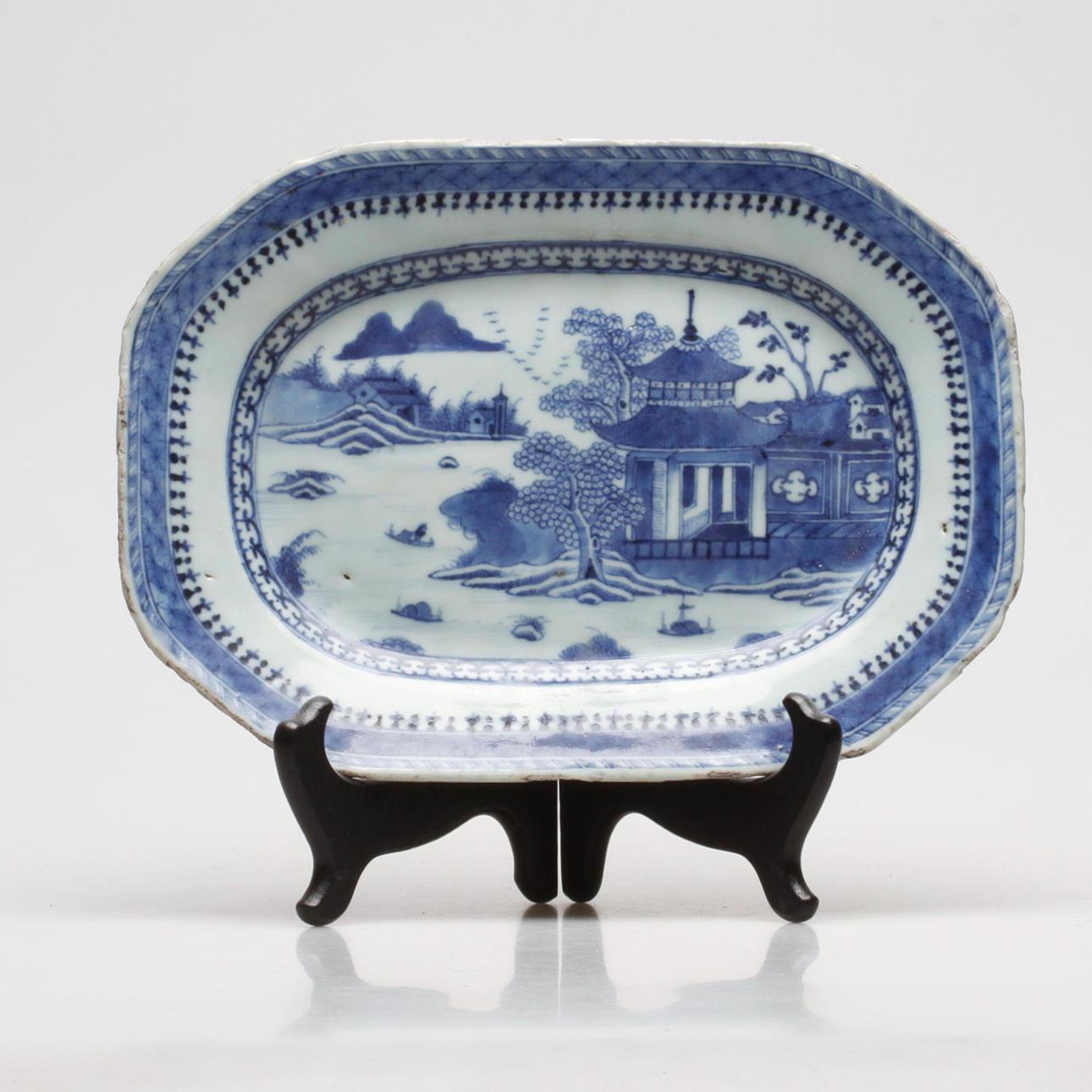 UPPLÄGGNINGSFAT, porslin, Kina, 1700/1800-tal.