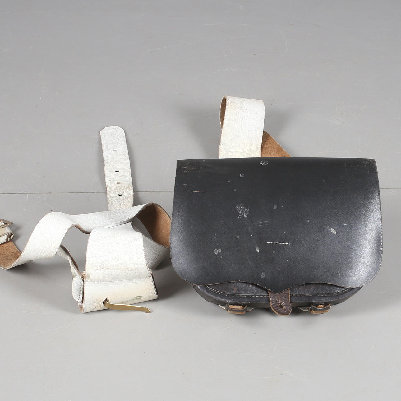 RÄNSELVÄSKA samt HÖLSTER, troligen för militärt bruk, troligen 1900-tal.