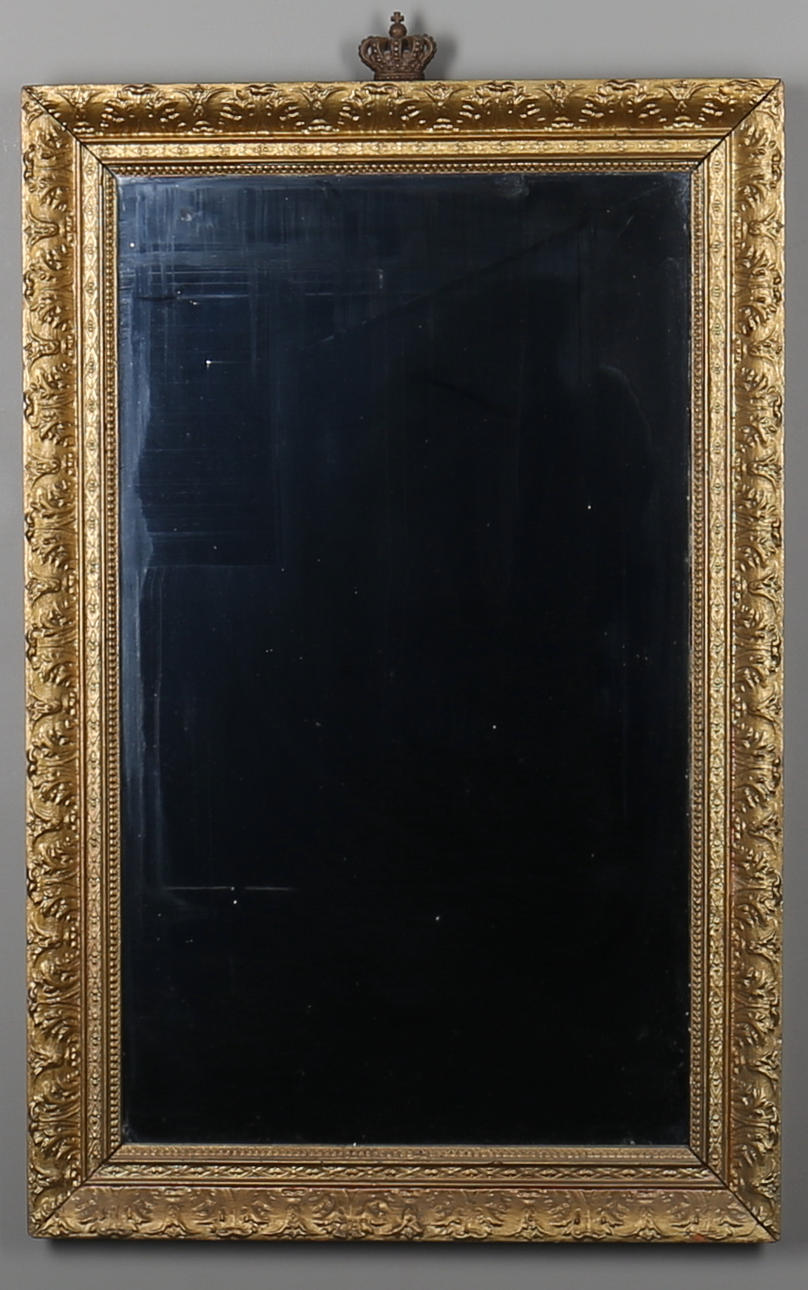 SPEGEL, förgylld ram krönt med krona, 1900-talets första del.
