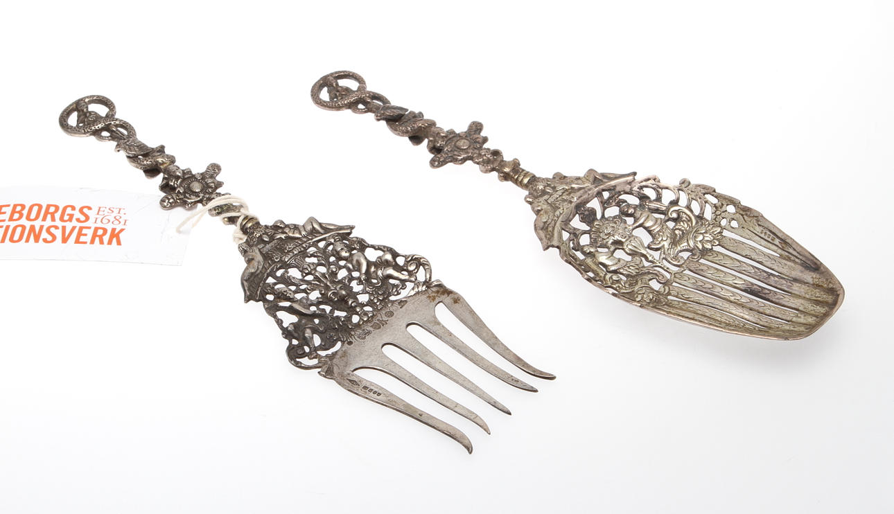SERVERINGSBESTICK FÖR FISK, ett par, silver, London 1903-04. Vikt ca 250 g.
