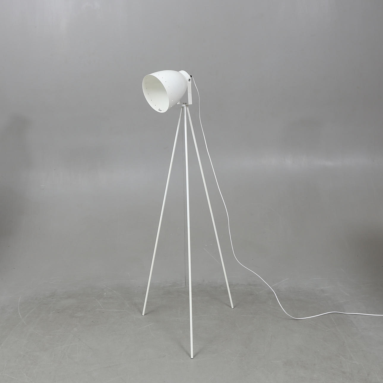 A THREE-LEGGED, CONTEMPORARY FLOOR LAMP.