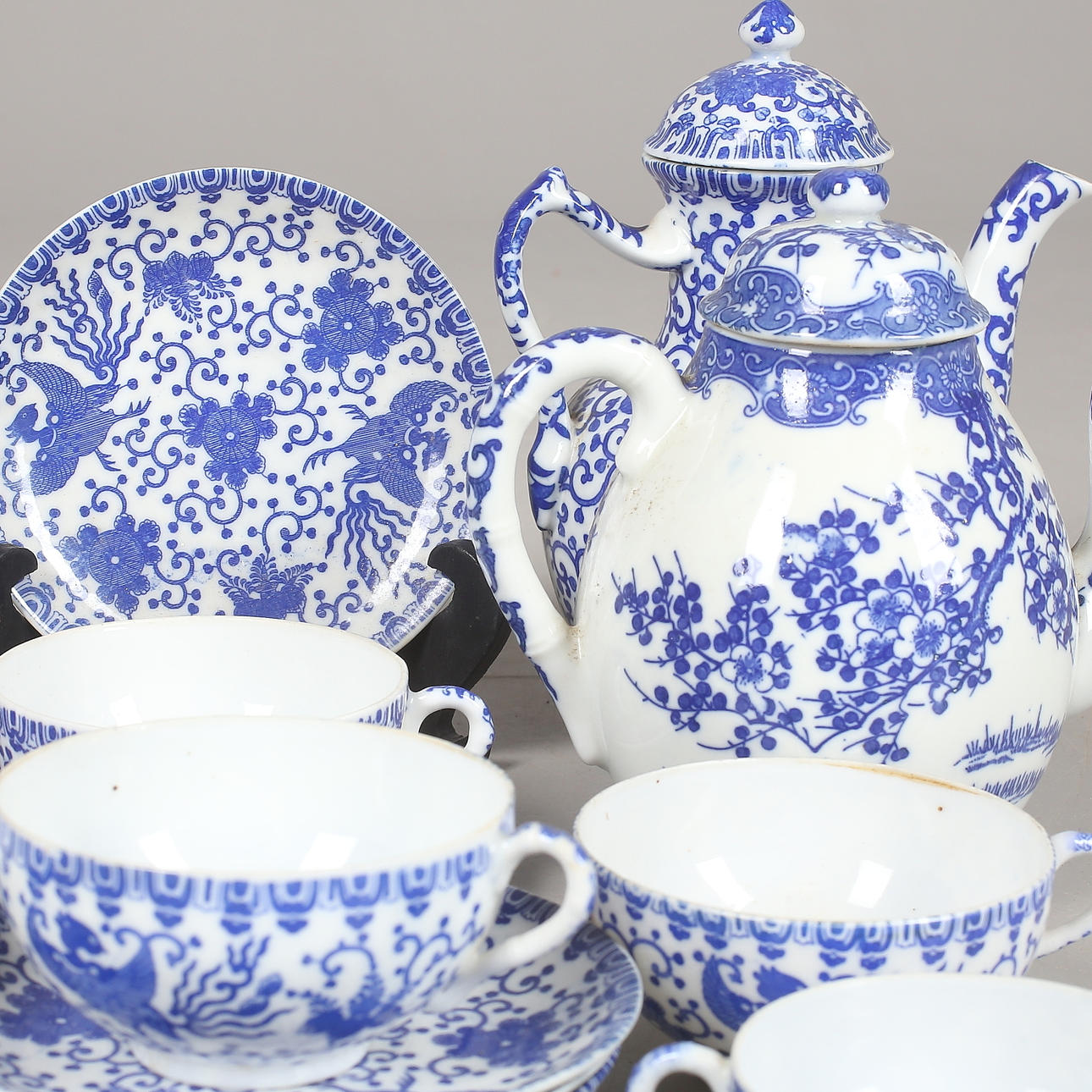 KAFFE- samt TESERVIS, ca 35 delar, Japan, 1900-talets första hälft.