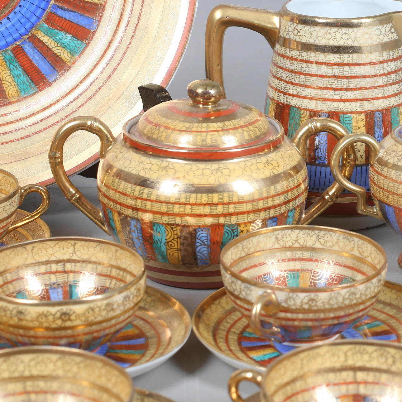 DIVERSE JAPANSKT PORSLIN, ca 29 delar, 1900-talets första hälft.