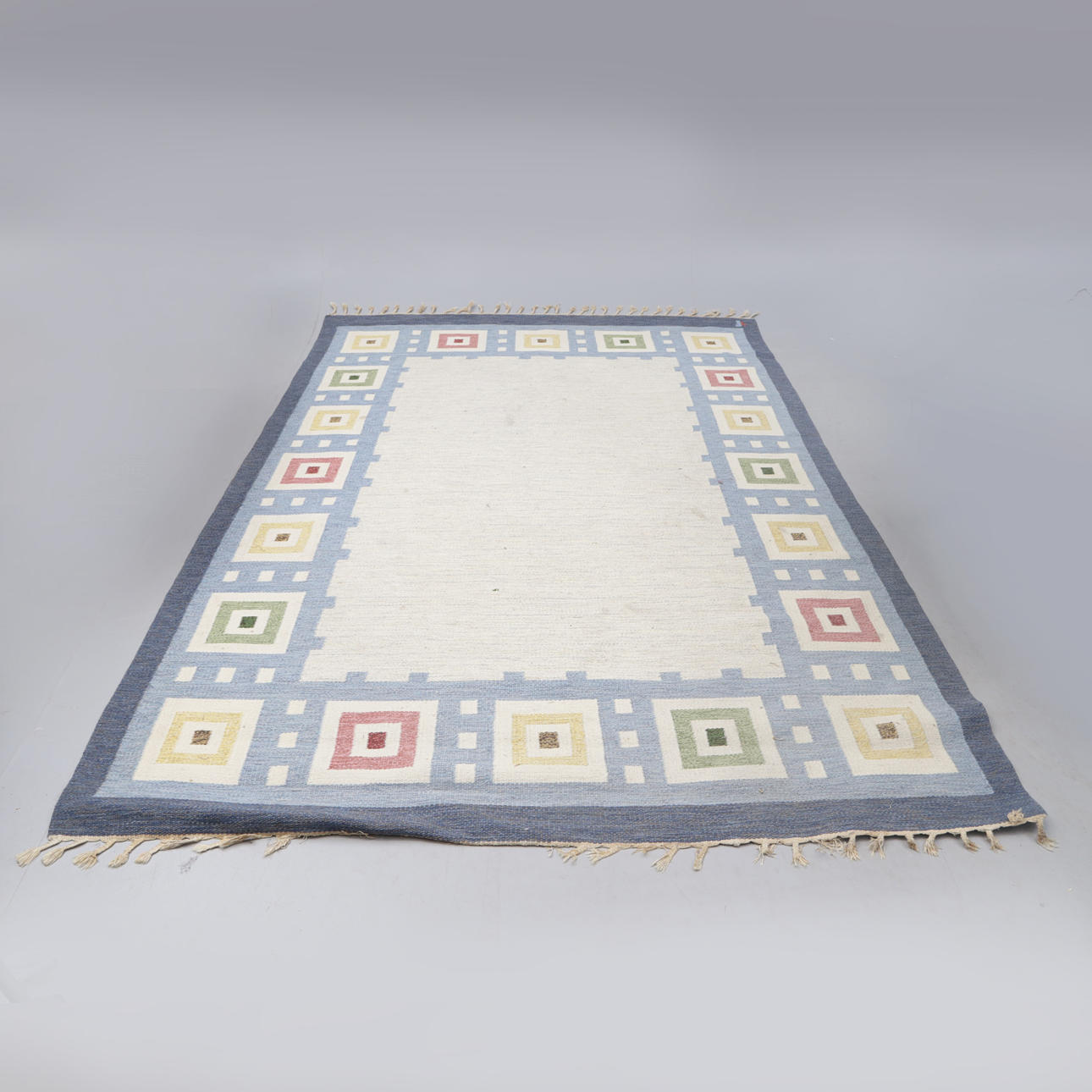 CARPET, yarrow. 325x225.