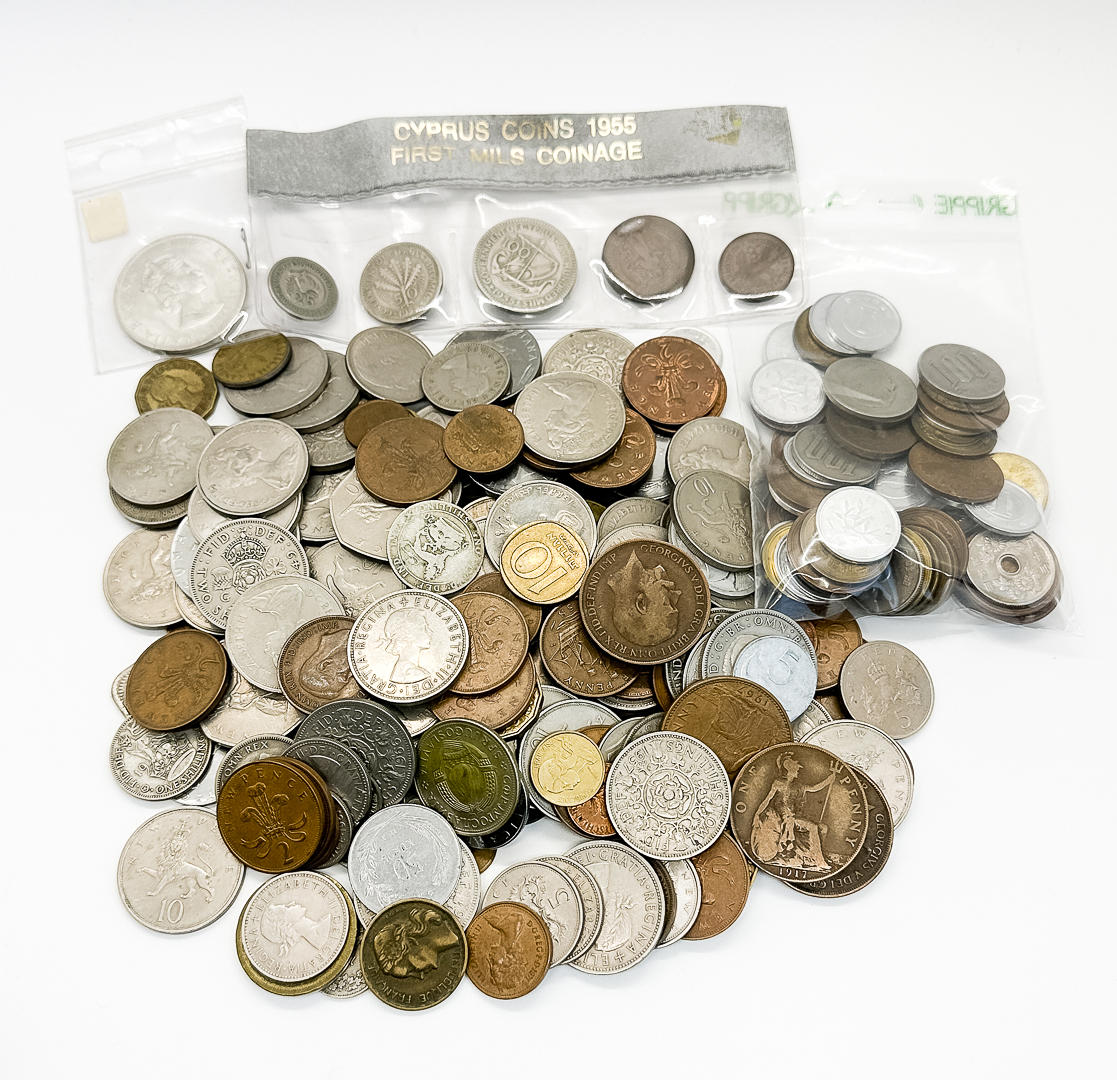 Sæt af mønter. England, Asien, Cypern osv.