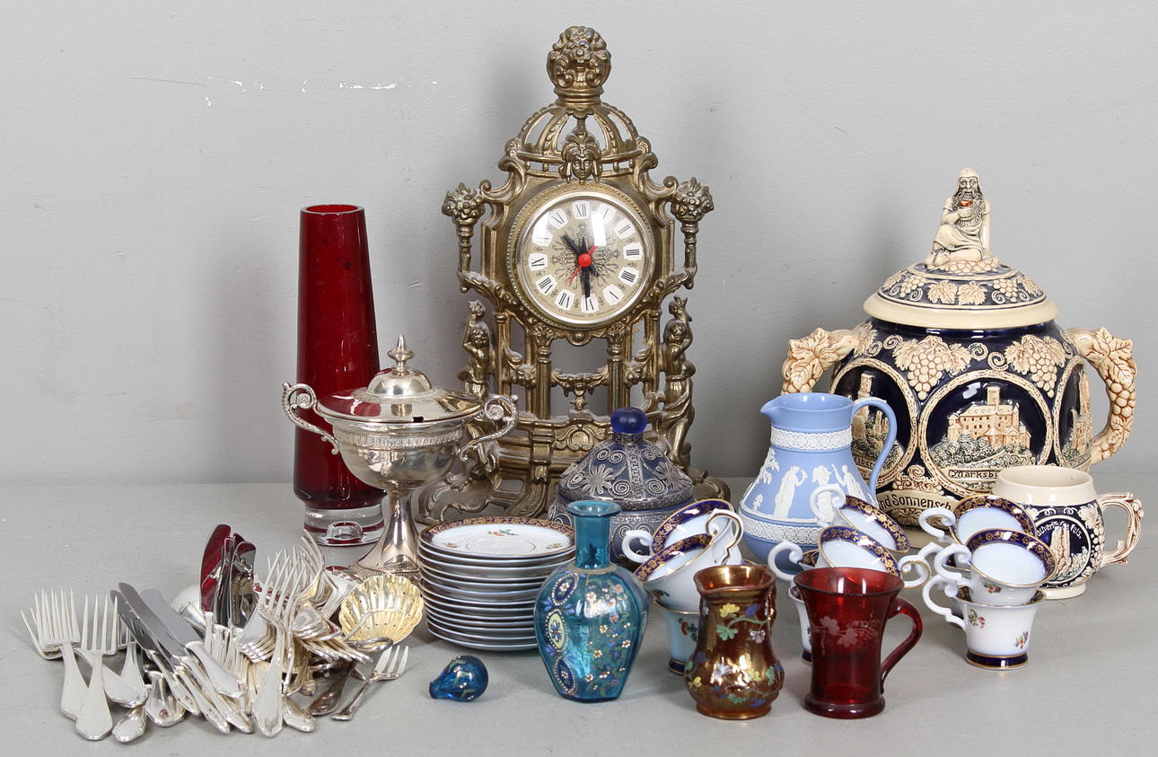 PARTI NS,KERAMIK O GLAS. C.a 1900-1970.